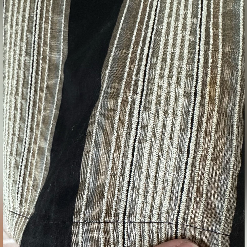 Alice + Olivia Cropped Striped Pants. Size 0 - Picture 3 of 12
